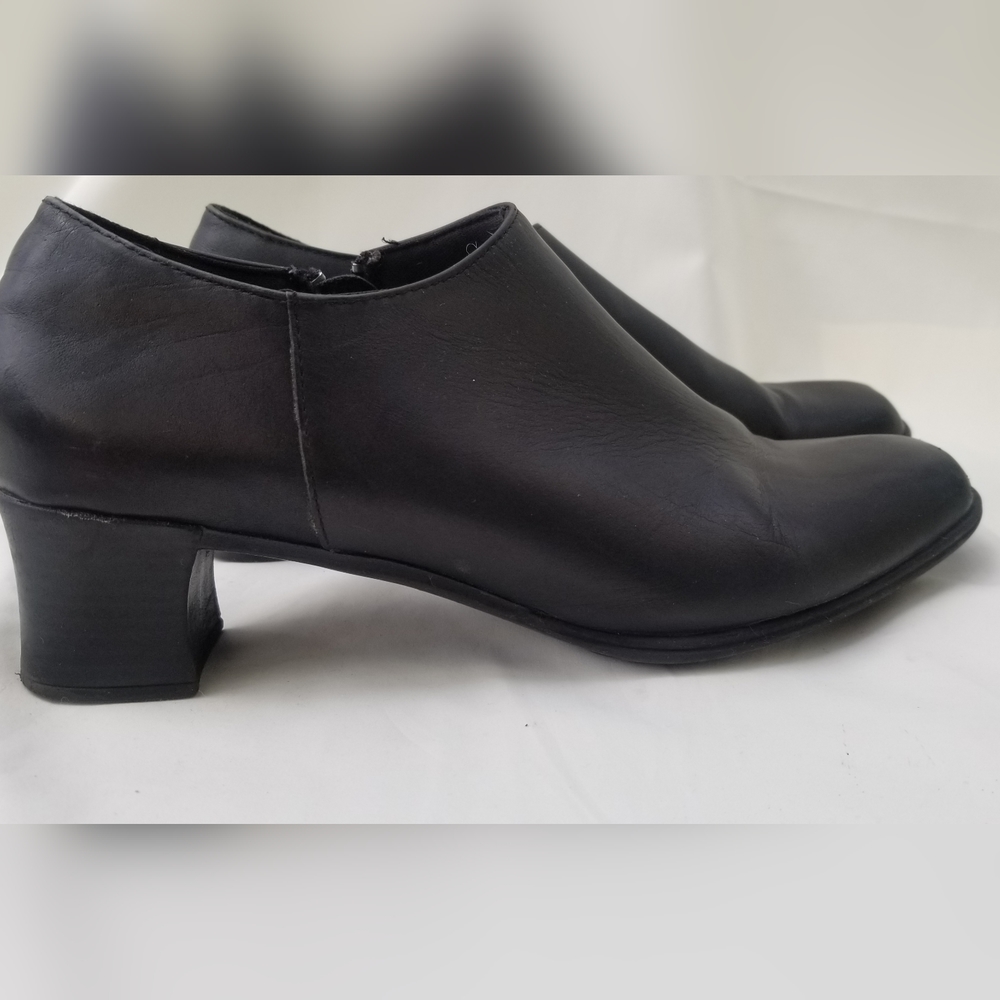 Women's short black leather ankle boots